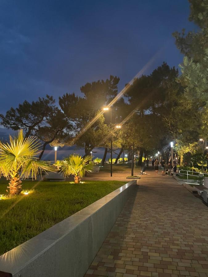 Hotel Chaika Kobuleti Esterno foto