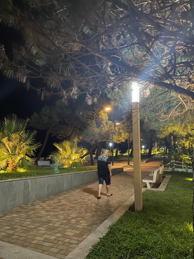 Hotel Chaika Kobuleti Esterno foto